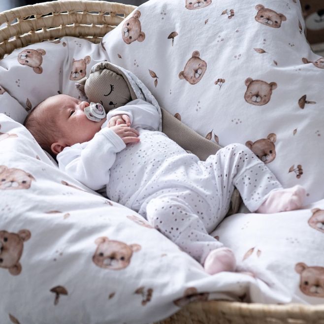 Péřová nebo klasická? Jednoznačně péřová! Zaboření do měkkoučkého, funkčního peří, které udržuje stálou teplotu a miminko...